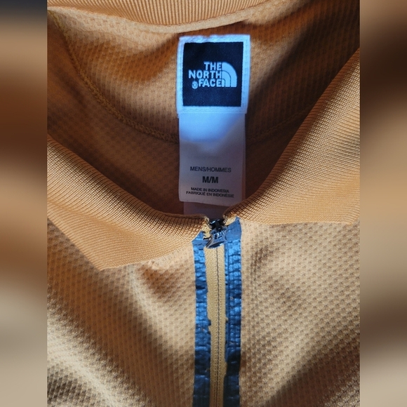 The North Face Men's Size M 1/4 Zip Up Polo, Golden Yellow, Vapor Wick - Picture 2 of 3